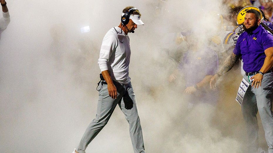 College football’s chaos era is here: Texas rallies, Oregon falls and Lane Kiffin eyes return to Ole Miss