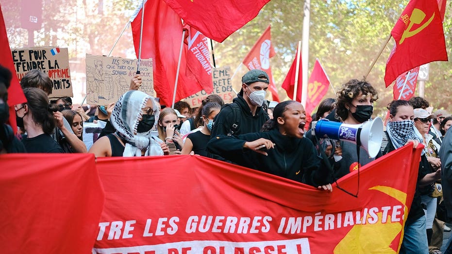 French school riots deepen as experts point to far-left alliance fueling ‘broader confrontation’ French school riots deepen as experts point to far-left alliance fueling ‘broader confrontation’